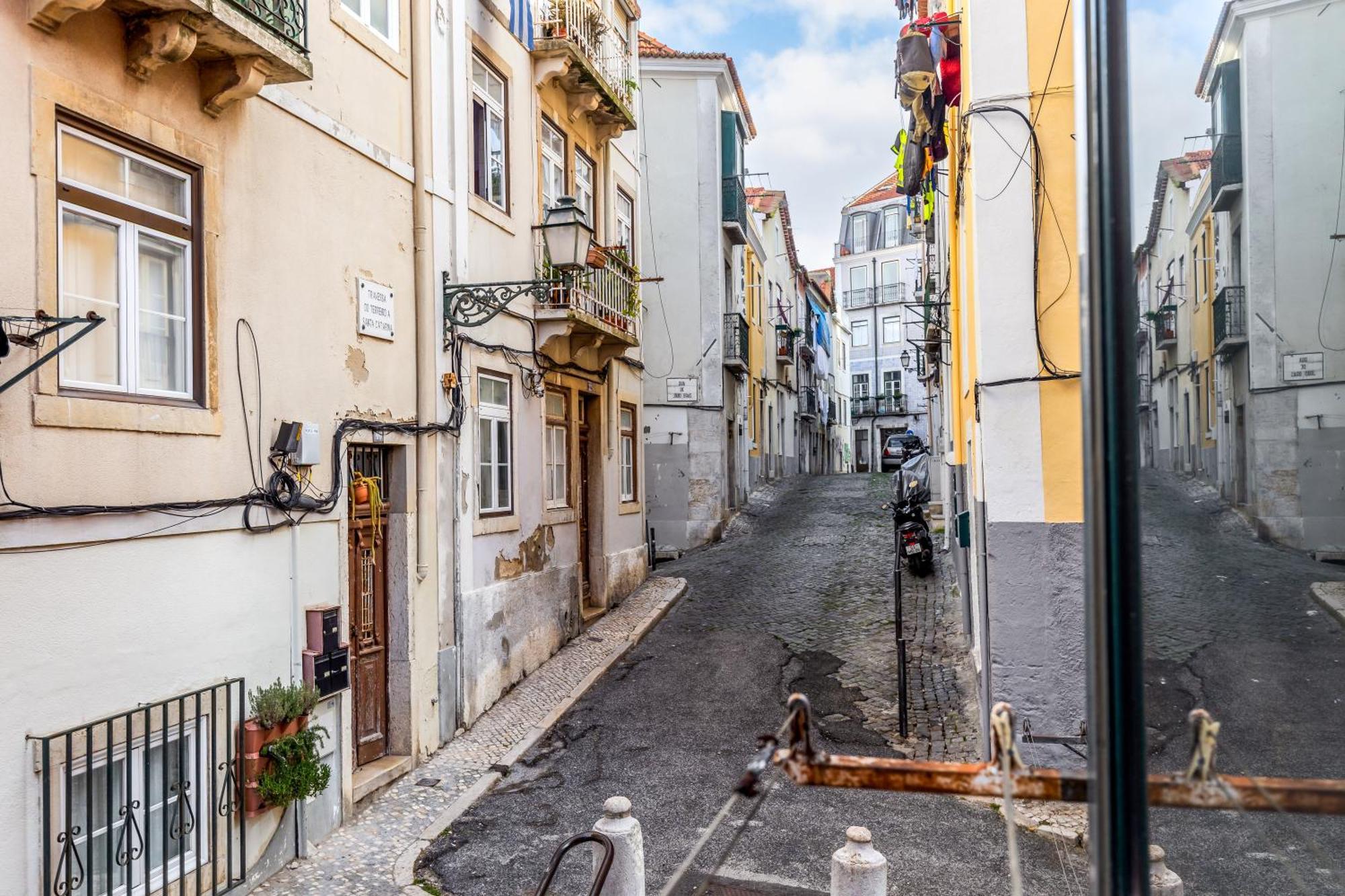 Escadinhas Da Santa Apartment Lisbon Exterior photo