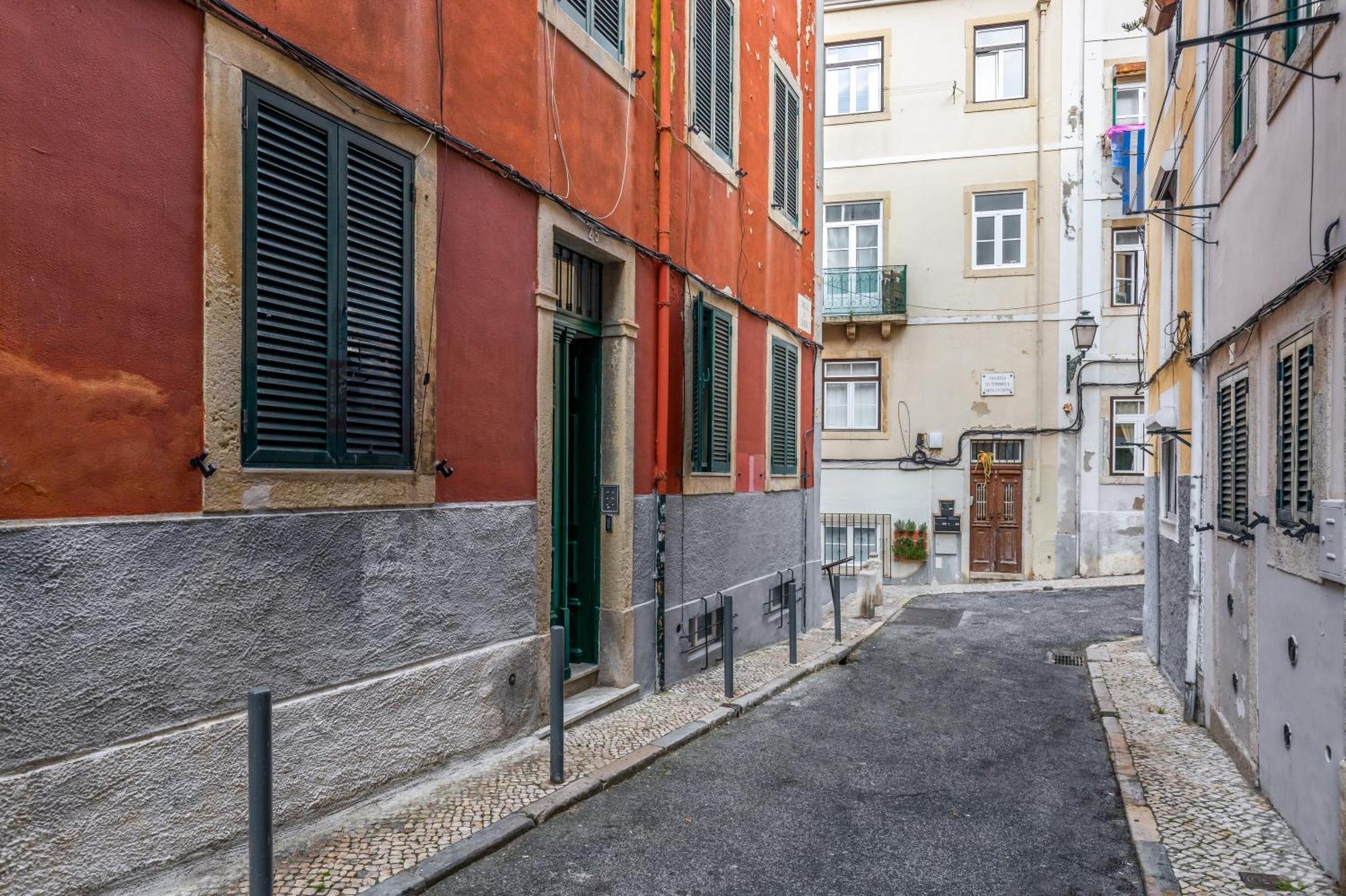 Escadinhas Da Santa Apartment Lisbon Exterior photo